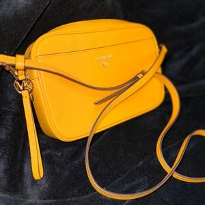 Michael Kors Jet Set Charm Camera Crossbody pebbled Leather Bag